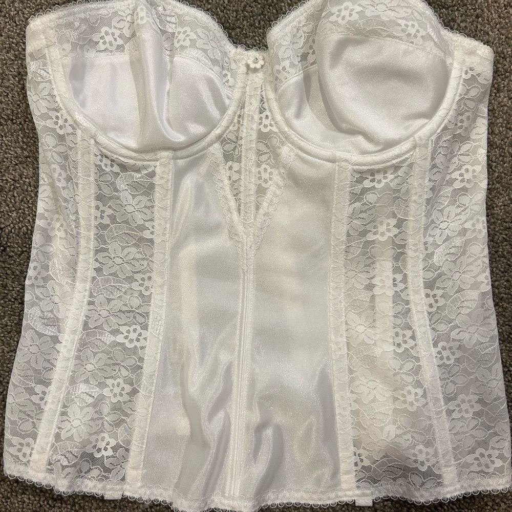 Strapless bridal corset